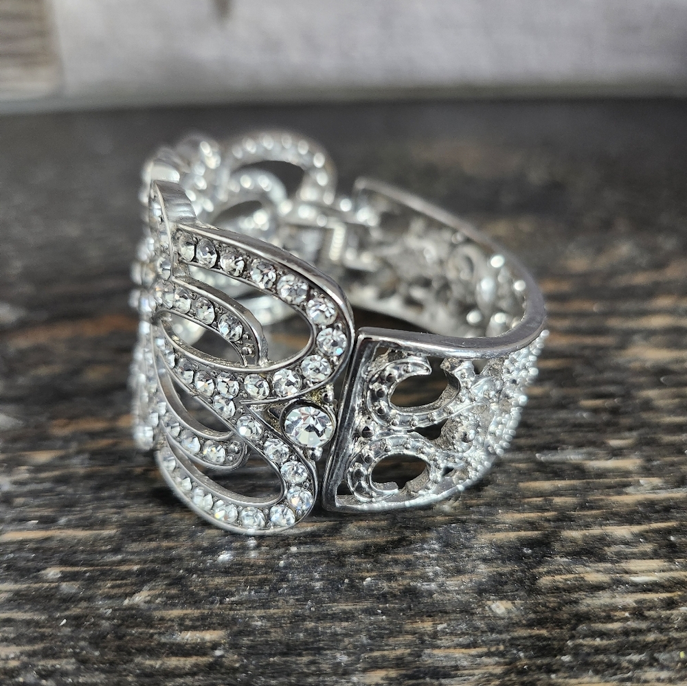 Beautiful Bangle Bracelet - Picture 4 of 6